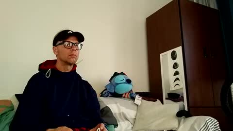 Snapshot of salis1981 chatting on February 10, 12:30 am salis1981 online show from February 10, 12:30 am