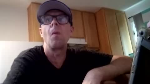 Snapshot of salis1981 chatting on October 6, 11:44 pm salis1981 online show from October 6, 11:44 pm