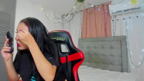 salome online show from March 1, 8:32 pm