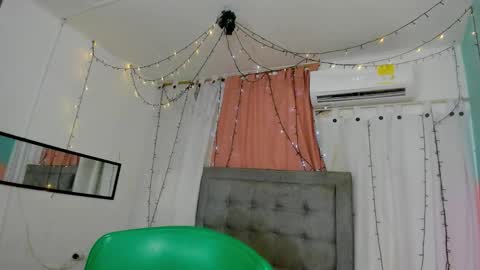 salome online show from December 17, 6:47 pm