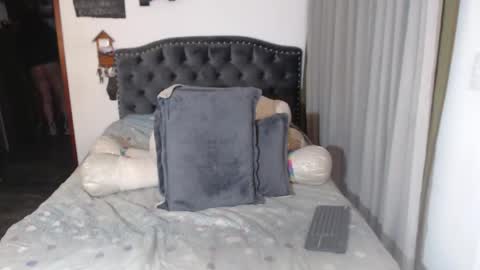 yenny online show from April 19, 3:51 am