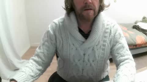 Snapshot of saltimbanquier chatting on February 3, 12:47 pm Saltimbanquier  Salt  ou  Banquier  online show from February 3, 12:47 pm