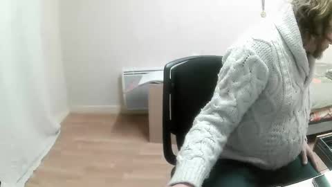 Snapshot of saltimbanquier chatting on February 10, 7:36 am Saltimbanquier  Salt  ou  Banquier  online show from February 10, 7:36 am