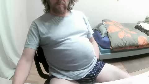 Snapshot of saltimbanquier chatting on February 7, 2:37 pm Saltimbanquier  Salt  ou  Banquier  online show from February 7, 2:37 pm