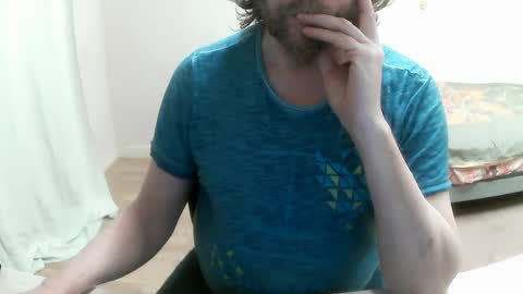 Snapshot of saltimbanquier chatting on February 14, 3:58 pm Saltimbanquier  Salt  ou  Banquier  online show from February 14, 3:58 pm