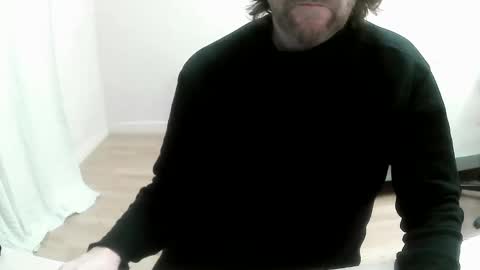 Snapshot of saltimbanquier chatting on December 3, 8:11 am Saltimbanquier  Salt  ou  Banquier  online show from December 3, 8:11 am
