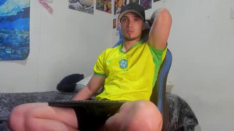 Snapshot of salvatore_dereck chatting on October 18, 1:21 am online show from October 18, 1:21 am