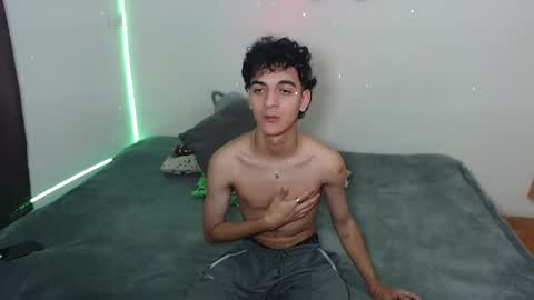 sam__cute online show from January 8, 4:51 am