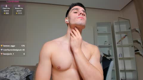 Snapshot of sam_huston18 chatting on February 28, 2:53 am BACK IN 2 WEEKS online show from February 28, 2:53 am