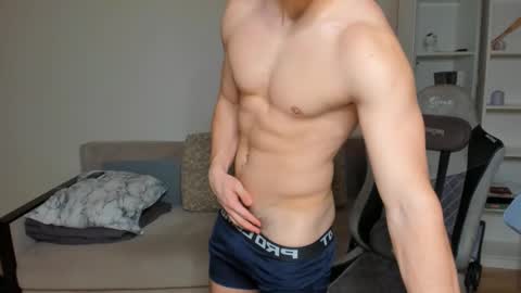 Snapshot of sam_huston18 chatting on March 6, 2:19 am BACK IN 2 WEEKS online show from March 6, 2:19 am