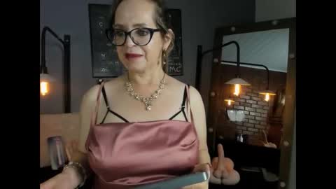 Snapshot of samantha_mature56 chatting on October 14, 9:12 am Sam online show from October 14, 9:12 am