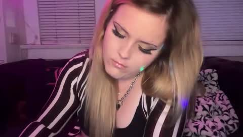 samanthafever online show from April 11, 7:45 am