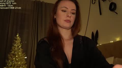 Snapshot of samanthavixen chatting on December 15, 8:25 pm Goddess Samantha Vixen online show from December 15, 8:25 pm