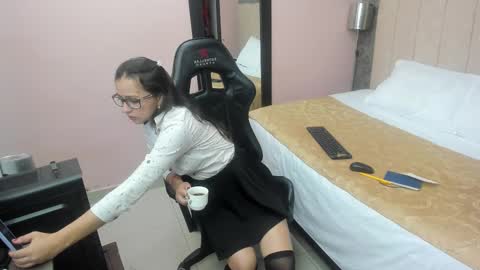 Snapshot of samarha_xue chatting on February 17, 2:49 pm Sara online show from February 17, 2:49 pm