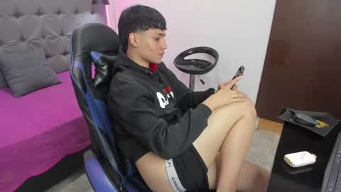 Sam online show from April 6, 8:54 pm