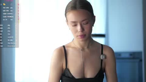 Vivienne online show from June 18, 3:01 am