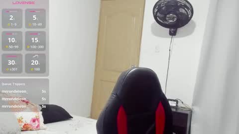 Snapshot of sanddi_milff chatting on October 15, 8:20 pm Sanddi online show from October 15, 8:20 pm