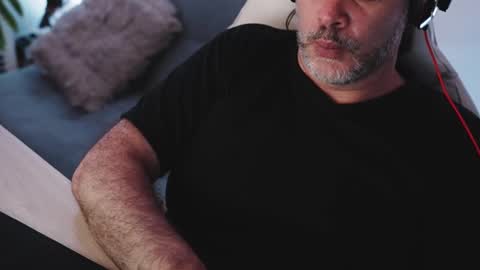 Snapshot of sanders_white chatting on February 27, 6:02 am Sanders online show from February 27, 6:02 am