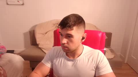 Snapshot of sandow_ chatting on October 2, 4:17 pm Sandow online show from October 2, 4:17 pm