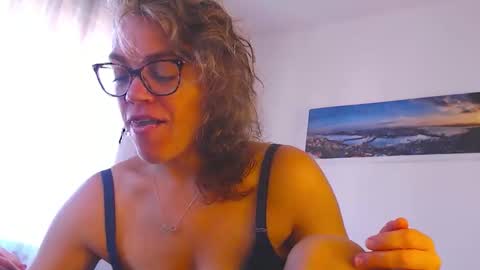 Snapshot of sandra10031989 chatting on October 13, 1:24 pm Sandra online show from October 13, 1:24 pm