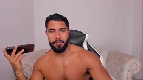 santiago_huntt online show from January 10, 1:05 pm