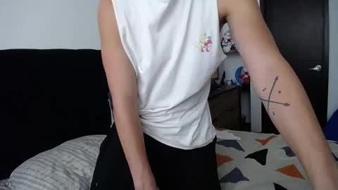 Snapshot of santii_rose chatting on February 22, 9:15 pm Santii online show from February 22, 9:15 pm
