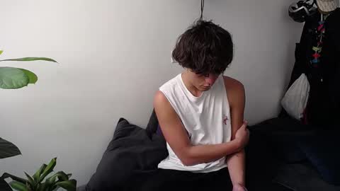 Snapshot of santii_rose chatting on February 24, 12:59 pm Santii online show from February 24, 12:59 pm