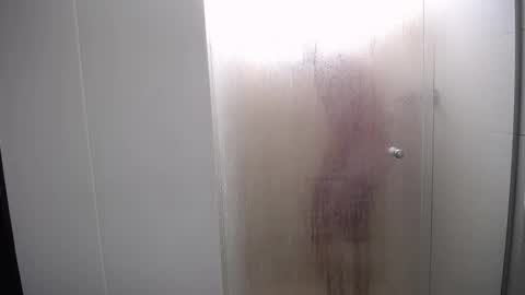 Snapshot of santii_rose chatting on February 11, 11:42 am Santii online show from February 11, 11:42 am