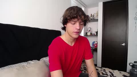 Snapshot of santii_rose chatting on March 1, 4:44 pm Santii online show from March 1, 4:44 pm