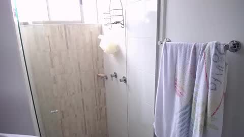 Snapshot of santii_rose chatting on February 24, 6:47 pm Santii online show from February 24, 6:47 pm