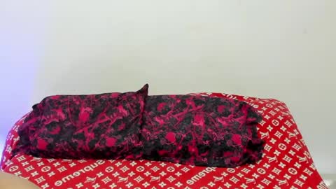santy_of1 online show from May 10, 11:38 am