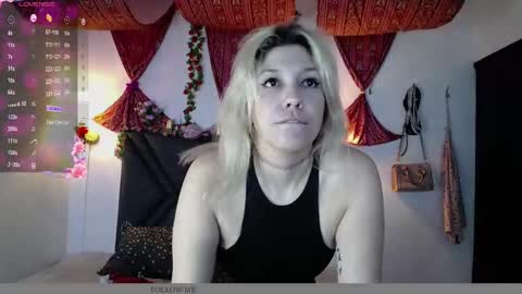 sanyaseraphine0 online show from September 18, 8:02 pm