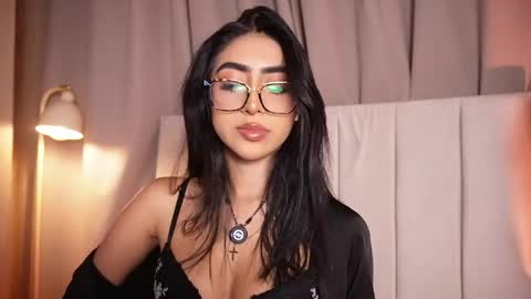 Sara  online show from May 13, 11:58 pm