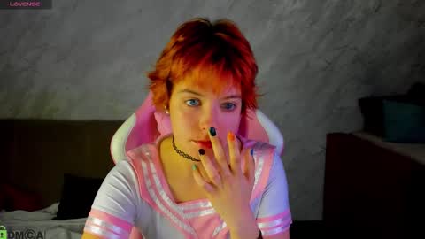 Snapshot of sara_frayy chatting on September 23, 12:37 am Sarah online show from September 23, 12:37 am