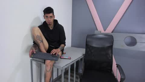 Sara HooT  online show from January 25, 10:07 pm