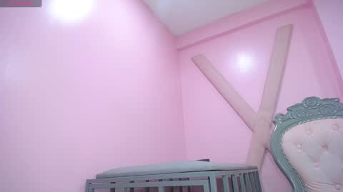 Sara HooT  online show from February 5, 7:39 am