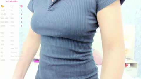 Snapshot of sara_melo chatting on September 12, 11:45 am Sara online show from September 12, 11:45 am