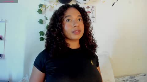 Snapshot of sara_sophiee chatting on December 10, 1:11 am sara sofia online show from December 10, 1:11 am