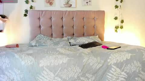 Snapshot of sara_sophiee chatting on February 26, 2:41 am sara sofia online show from February 26, 2:41 am