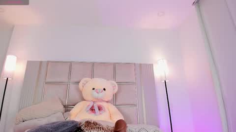 Sara Miller  online show from October 16, 9:57 pm