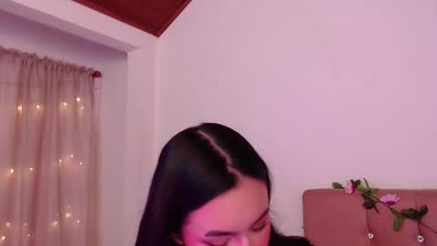Snapshot of saraa_swett chatting on March 3, 2:17 pm online show from March 3, 2:17 pm