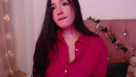 Snapshot of saraa_swett chatting on February 10, 5:19 pm online show from February 10, 5:19 pm