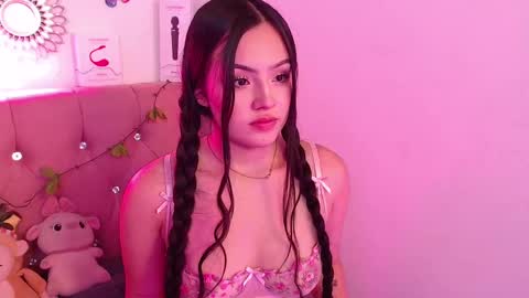 Snapshot of saraa_swett chatting on October 8, 12:44 pm online show from October 8, 12:44 pm