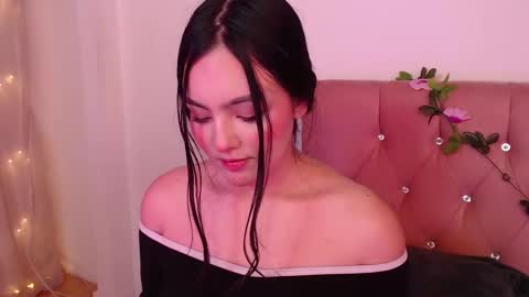 Snapshot of saraa_swett chatting on March 12, 5:28 pm online show from March 12, 5:28 pm