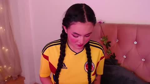 Snapshot of saraa_swett chatting on February 21, 7:10 pm online show from February 21, 7:10 pm