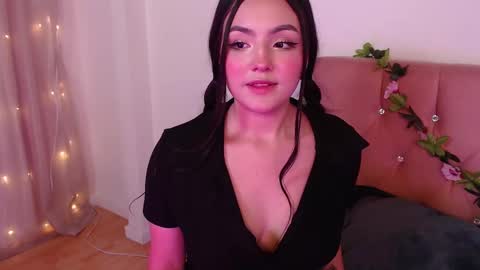 Snapshot of saraa_swett chatting on February 14, 5:57 pm online show from February 14, 5:57 pm