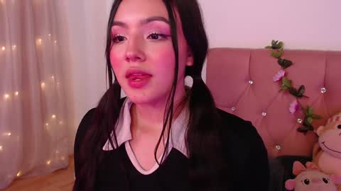 Snapshot of saraa_swett chatting on February 5, 8:35 pm online show from February 5, 8:35 pm