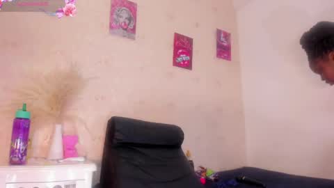 saraacollinss online show from May 23, 2:18 am