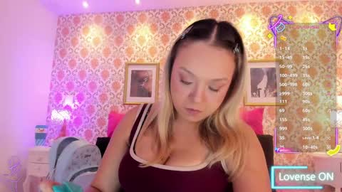 SaraAvila  online show from May 29, 9:46 pm
