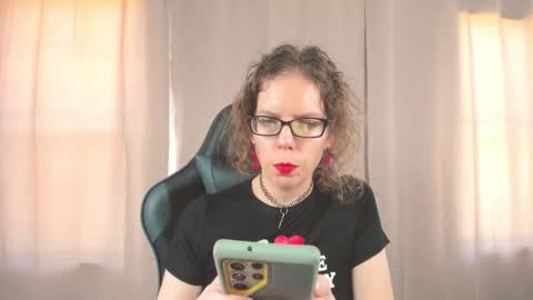 Snapshot of saradesirexo chatting on October 2, 4:39 pm Sara Desire online show from October 2, 4:39 pm